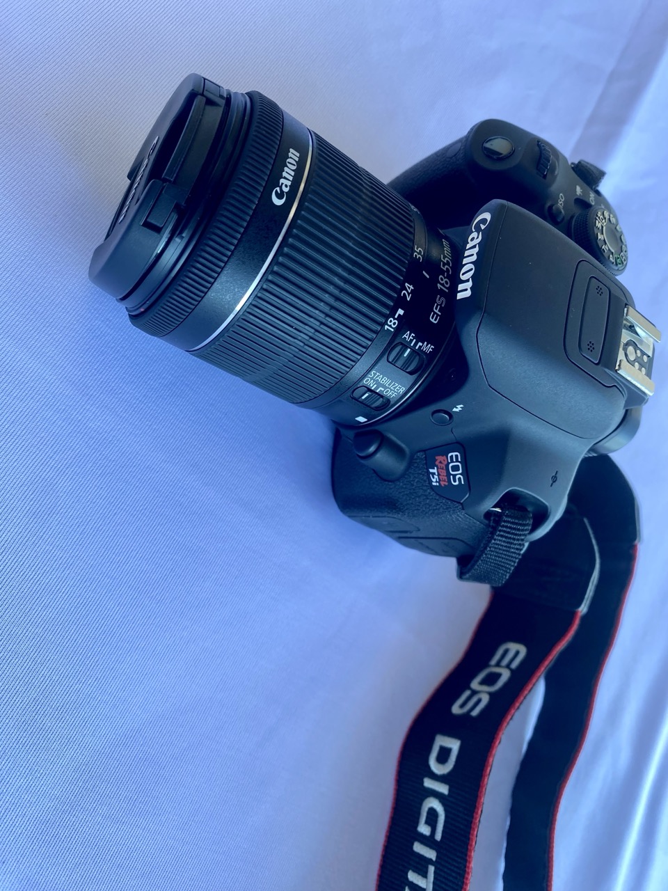 Câmera DSLR Canon EOS Rebel T5i + Lente do kit 18-55mm - foto 3